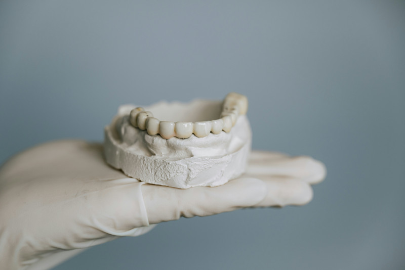 Corona dental de zirconio