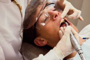 Regresión dental y retracción de las encías: causas, tratamientos y prevención en Mallorca